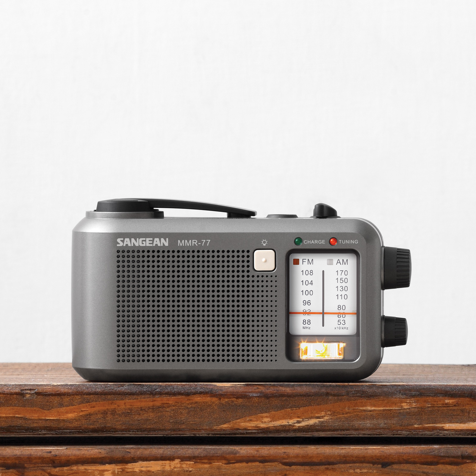 Radio d'urgence AM /FM avec manivelle MMR-77